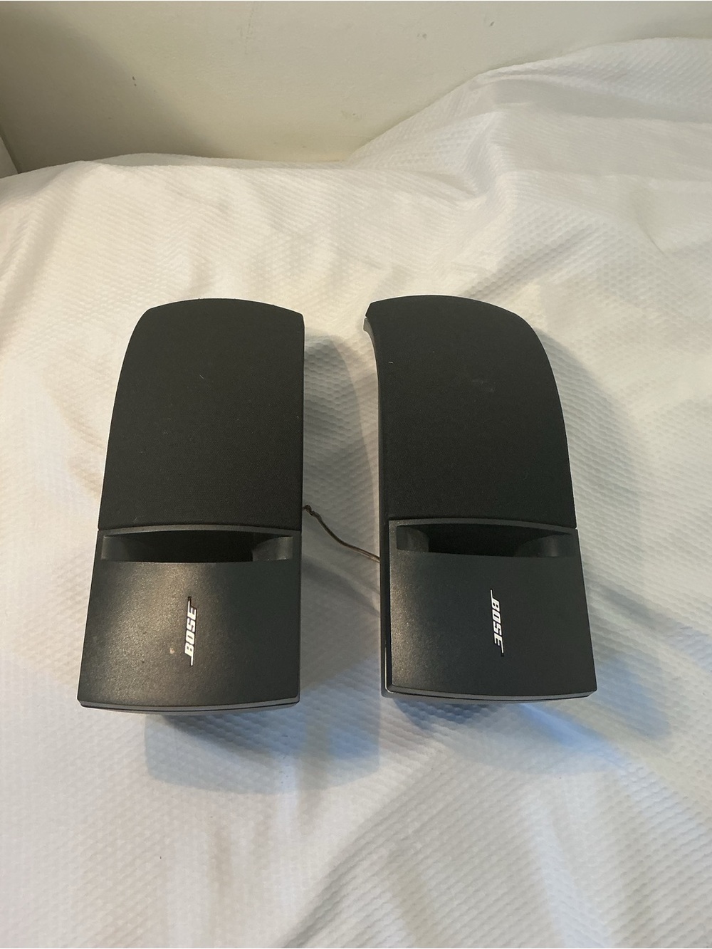 Bose Black Stereo Speaker Unit with Gold Terminal Accents